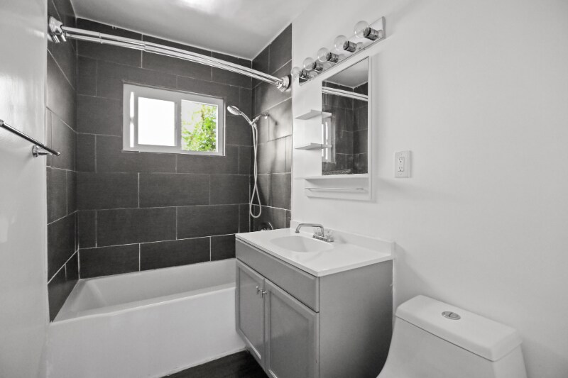 Building Photo - 1321 W 36th Pl