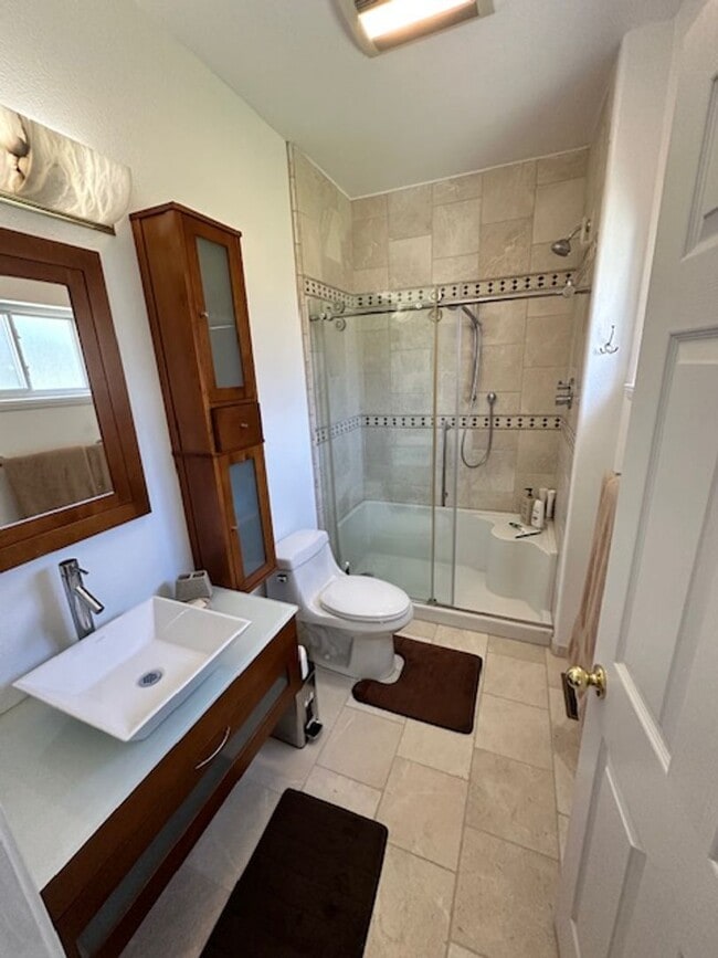 Building Photo - 764 Tuolumne Dr
