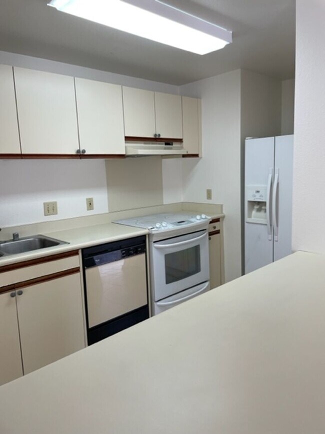 Building Photo - DON'T MISS THIS