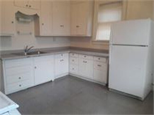 Building Photo - 3225 W McKinley Blvd