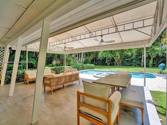 Building Photo - 5705 SW 60th Ave