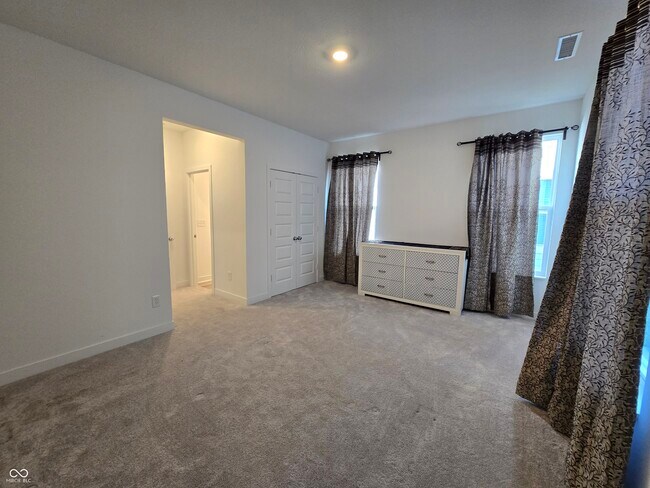 Building Photo - 5128 Summerton St