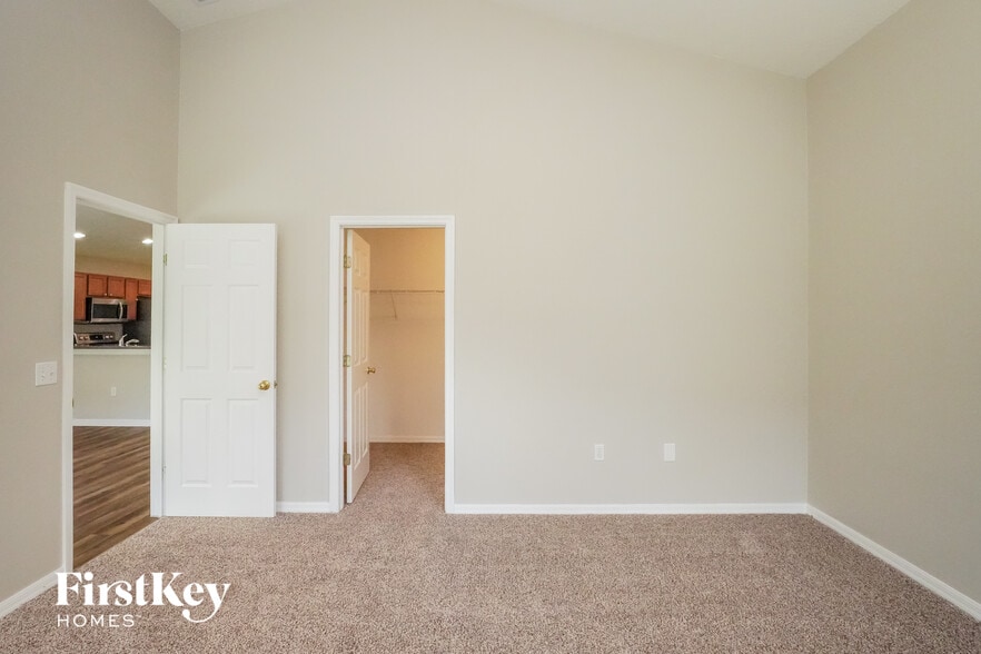 Building Photo - 2513 Balmoral Dr