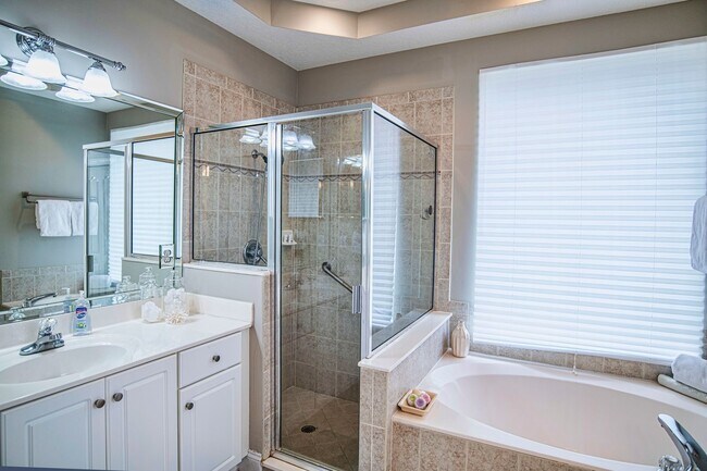 Building Photo - Spacious 4BR Retreat w/ Fenced Yard + Resort Amenities