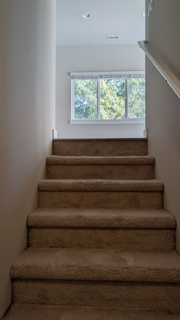 Building Photo - Mill  Creek 3 bedroom Townhome