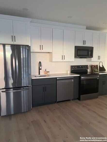 Building Photo - 144 Old Colony Ave