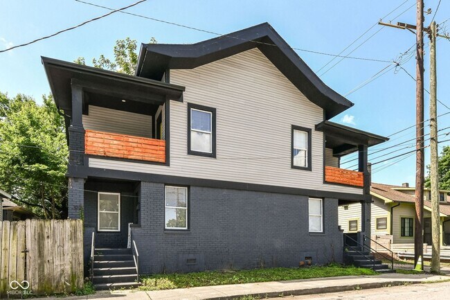 Building Photo - Three Bedroom Duplex Located Near Meridian St and 30th Street