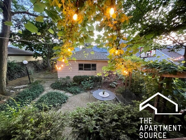 Building Photo - 3732 N Harding Ave