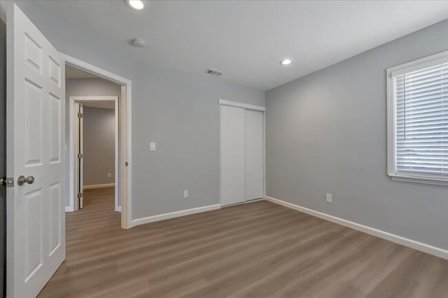 Building Photo - 3360 Warburton Ave