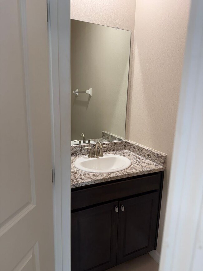 Building Photo - 3 Bedroom 2.5 Bath Single Family Home Prom...