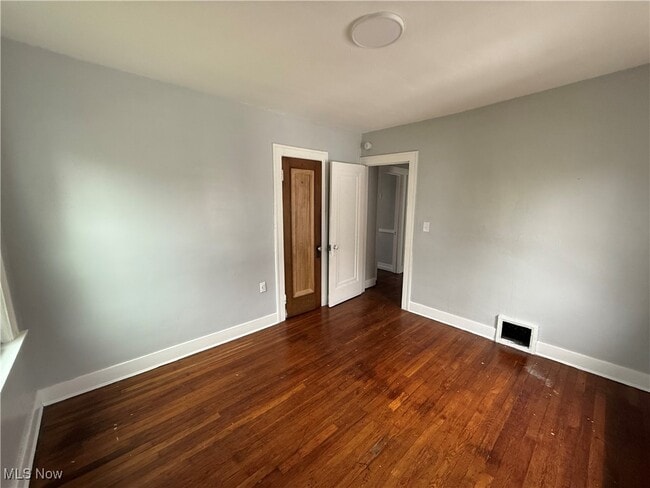 Building Photo - 3540 E 154th St