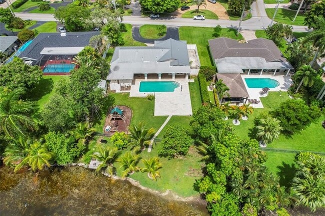 Building Photo - 1120 E Tropical Way