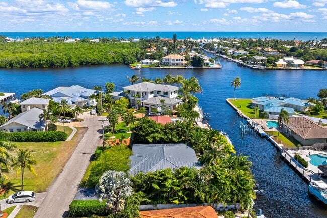 Building Photo - 940 Greenbriar Dr