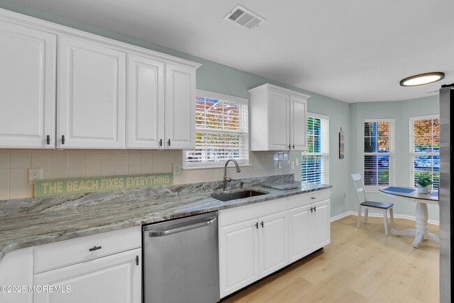 Building Photo - 11 Saratoga Ct