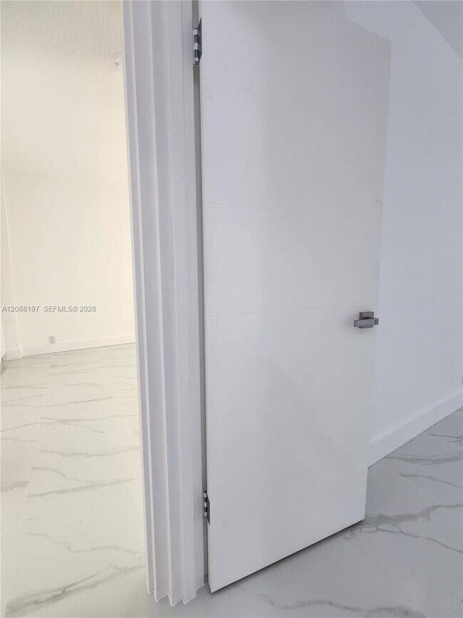 Building Photo - 3505 S Ocean Dr