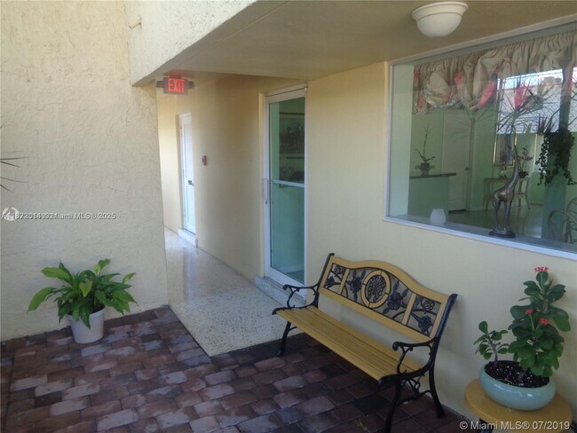 Building Photo - 2690 SW 22nd Ave