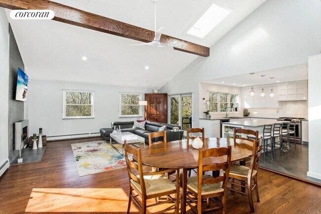 Building Photo - 1083 Sagg Rd