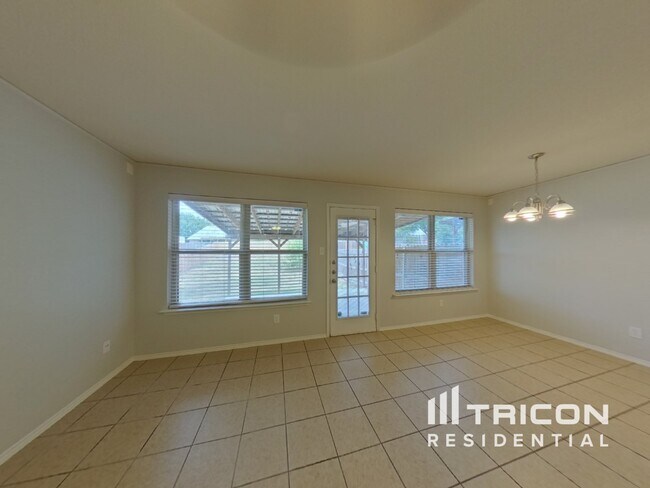 Building Photo - 817 Village Point Ln