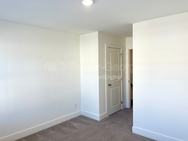 Building Photo - 5859 Greystone Dr