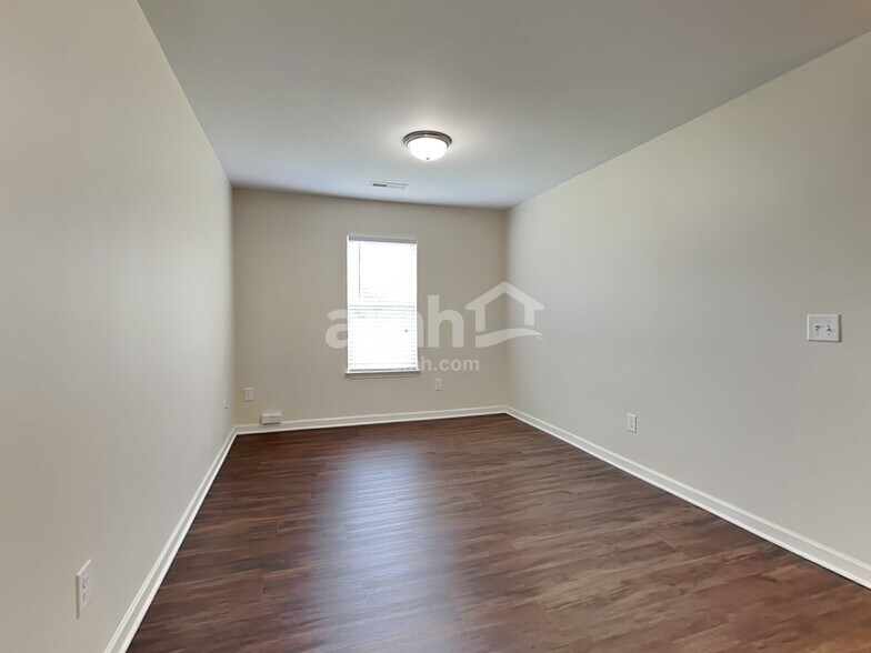 Building Photo - 3248 Laurenfields Way