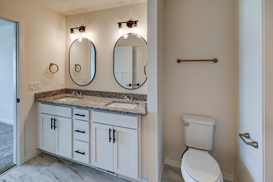 Building Photo - 4879 Lacy Rd