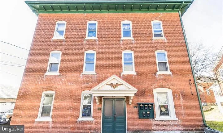 Building Photo - 420 W Chestnut St