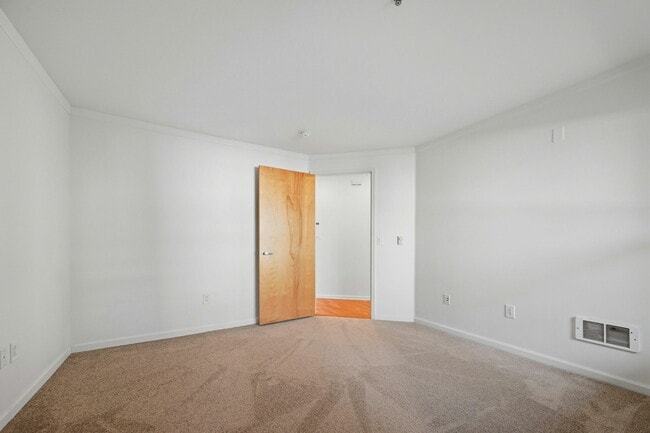 Building Photo - 2001 McAllister St