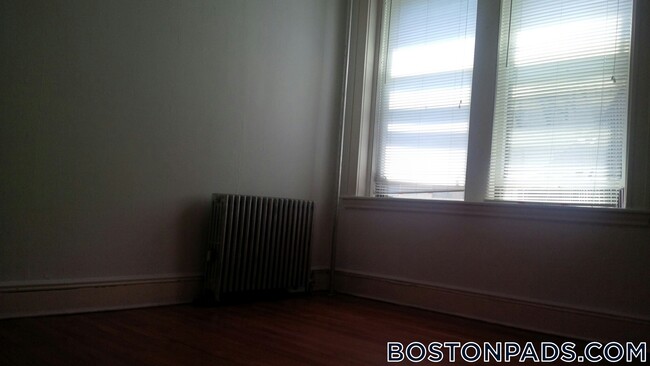 Building Photo - 137 Park Dr
