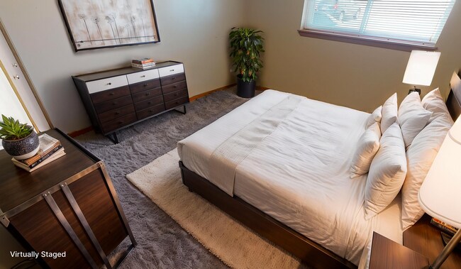 Building Photo - 2 BD, BOTTOM LEVEL, NO STEPS, IN UNIT WASH...