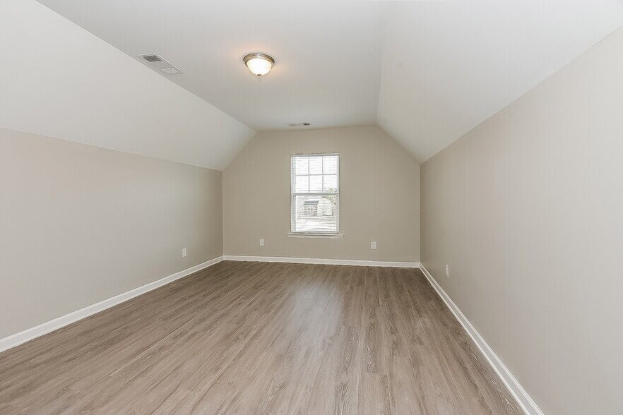 Building Photo - 311 Upper Pheasant Ct