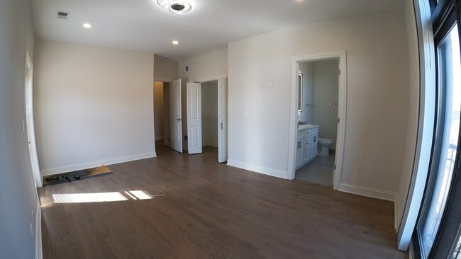 Building Photo - 1701 W Chicago Ave