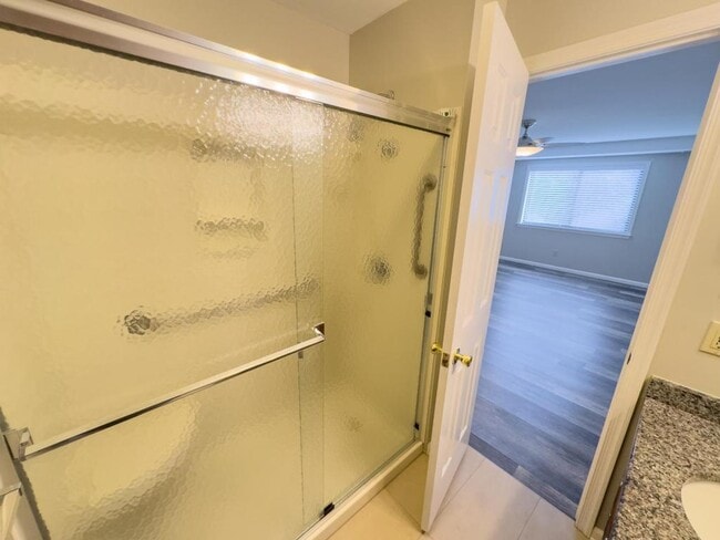 Building Photo - 4549 1/2 Hedgerow Dr