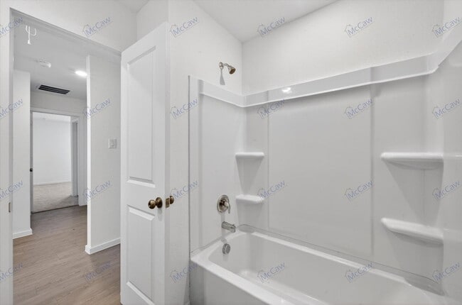 Building Photo - 639 Montclair Ave
