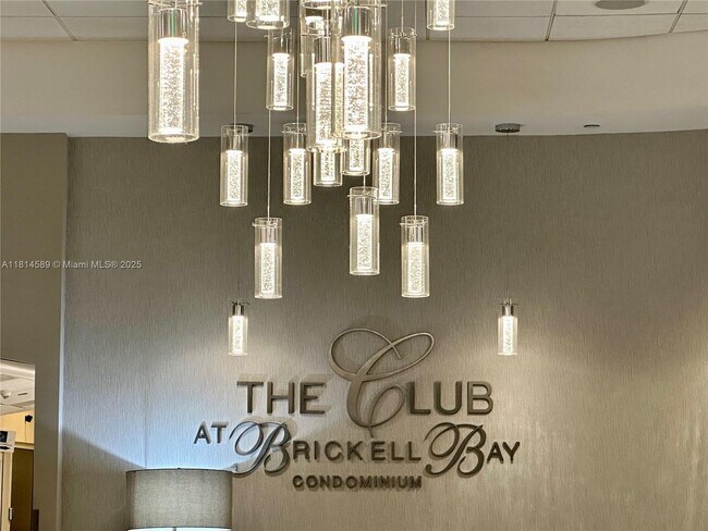 Building Photo - 1200 Brickell Bay Dr