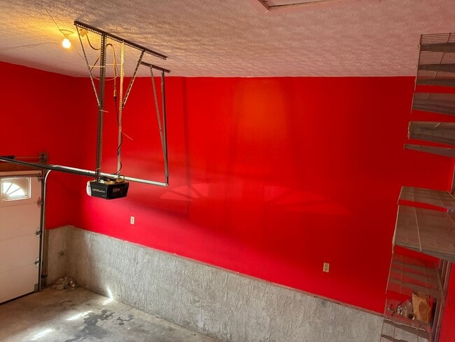 Building Photo - **NEW PRICE**   **New Paint**   **New Carpet**  Ready for YOU!!