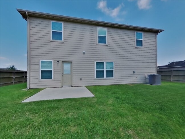 Building Photo - 100 Comanche Plains Rd