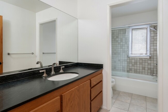 Building Photo - 1539 Miramar Ln