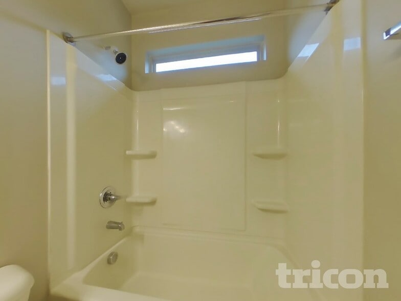 Building Photo - 86 Howard Ave