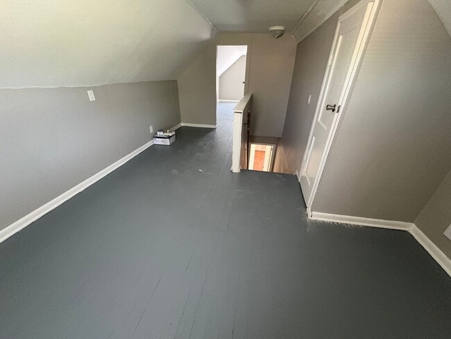 Building Photo - 525 S Everett.