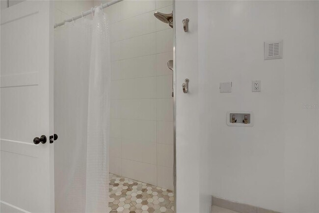 Building Photo - 18405 N 30th St