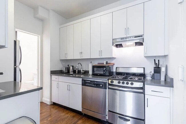 Building Photo - 64 W 9th St