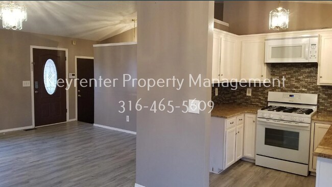 Building Photo - Spacious 4 Bedroom 2 Bathroom House