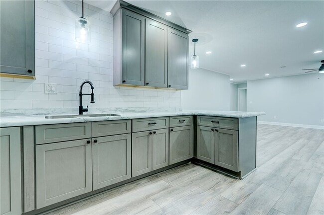 Building Photo - 138 S Union St