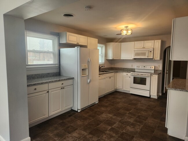 Building Photo - 11837 Robinwood Dr