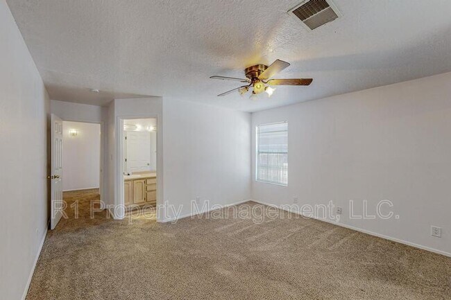 Building Photo - 1729 Chamisa Rd NE