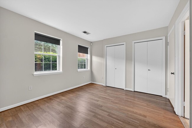 Building Photo - 1625 S Barton St