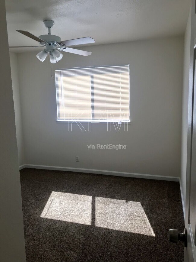 Building Photo - 7409 Village Green Dr