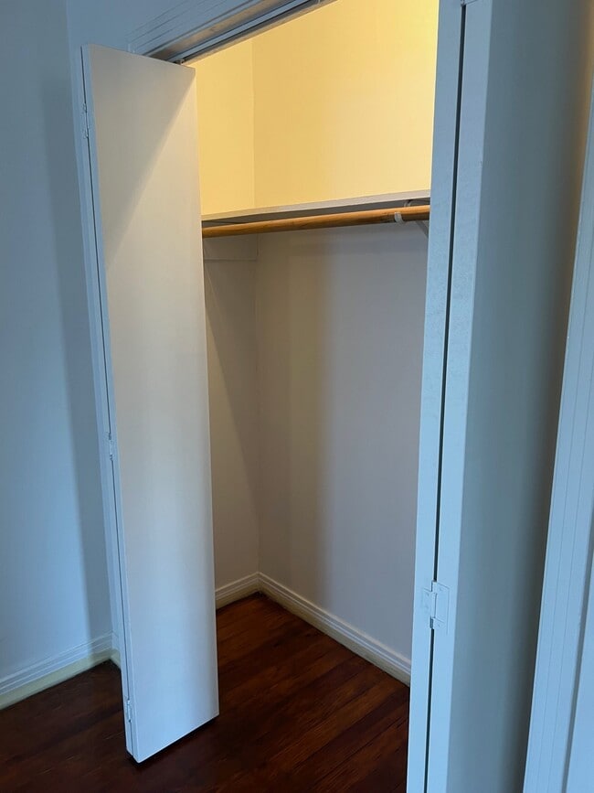 Building Photo - 2005 Welch St