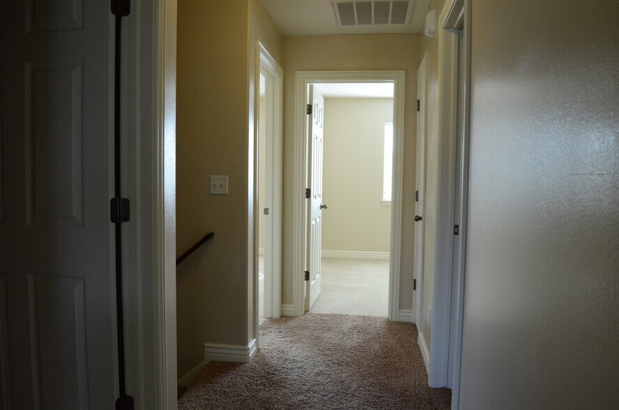 Building Photo - 152 S 1100 W