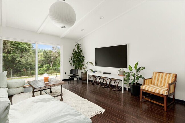 Building Photo - 705 Battle Bend Blvd